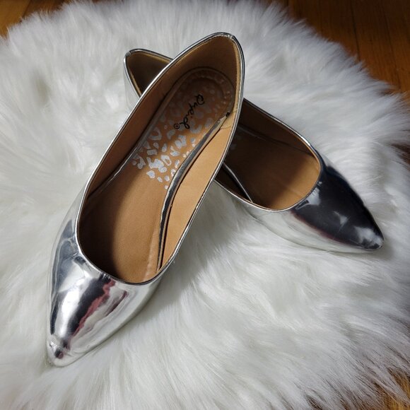 Qupid Shiny Metallic Silver Flats - Picture 8 of 9